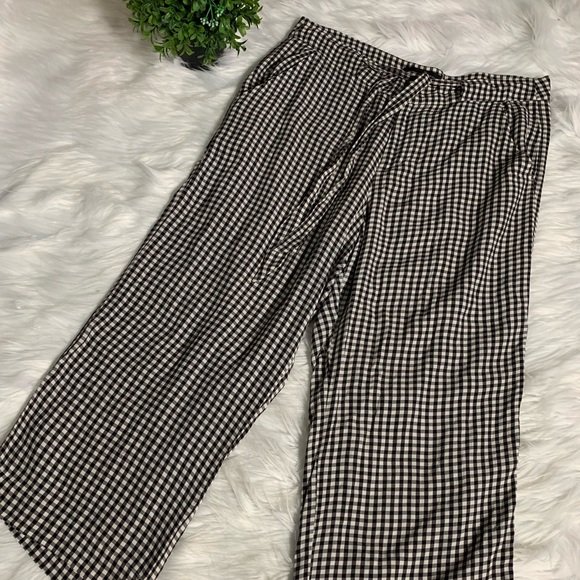 Anthropologie Pants - Sanctuary Anthropologie size 29 check crop pants